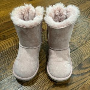 Light Pink Bow UGGS - Toddler girl size 9